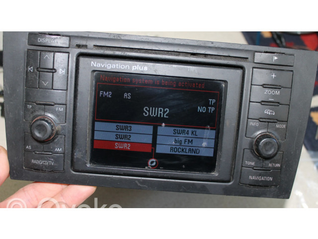 Радио/ проигрыватель CD/DVD / навигация