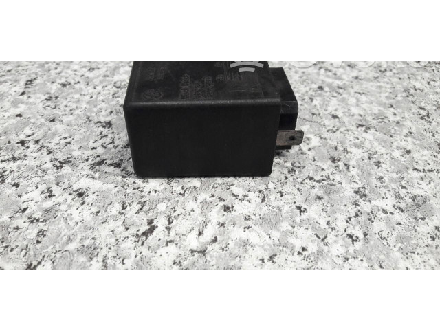 Другие блоки управления / модули 1365402 BMW 3 E21 1979