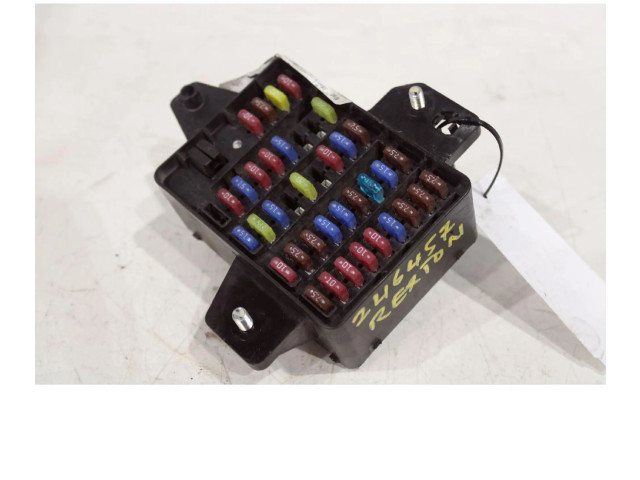 Блок предохранителей Y280T11   SsangYong Rexton    