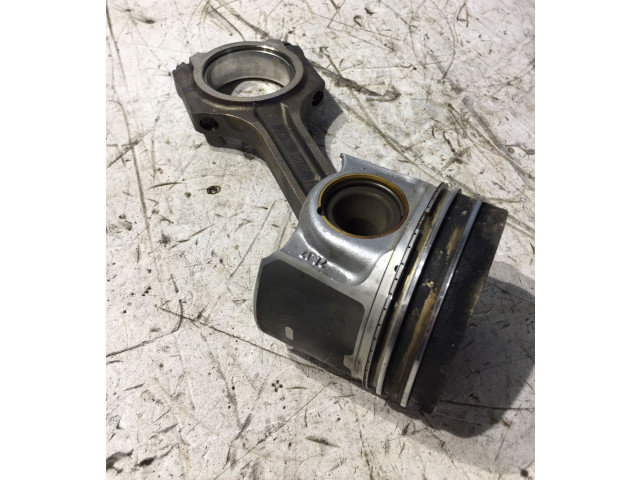  Поршень с шатуном  RFGK206205BA, 2377010480  Ford Transit Custom  