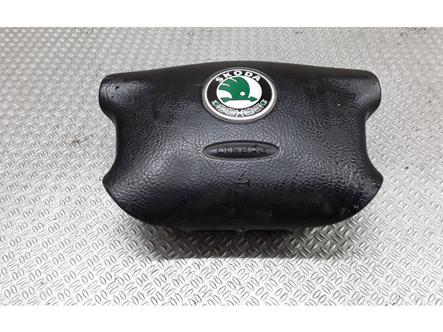 Подушка безопасности водителя 1U0880201K   Skoda Octavia Mk1 (1U)