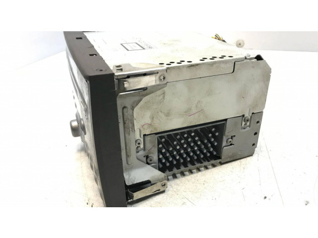 Радио/ проигрыватель CD/DVD / навигация