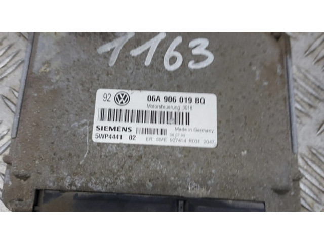 Řídící jednotka 06A906019BQ Volkswagen Golf IV 1999