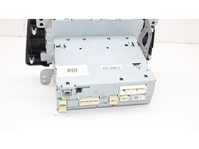 Радио/ проигрыватель CD/DVD / навигация