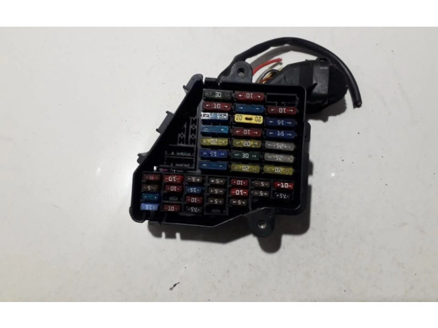 Блок предохранителей 8D1941824 Volkswagen Golf IV