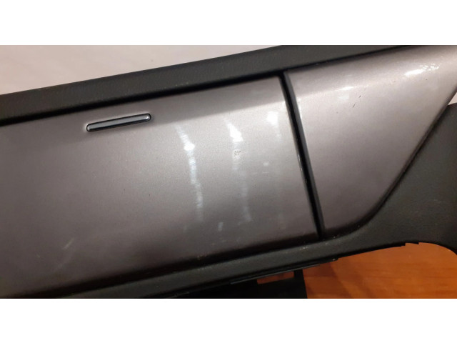 Другая центральная деталь консоли (туннеля)