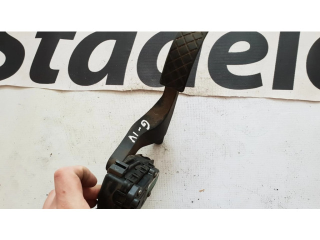 Педаль акселератора