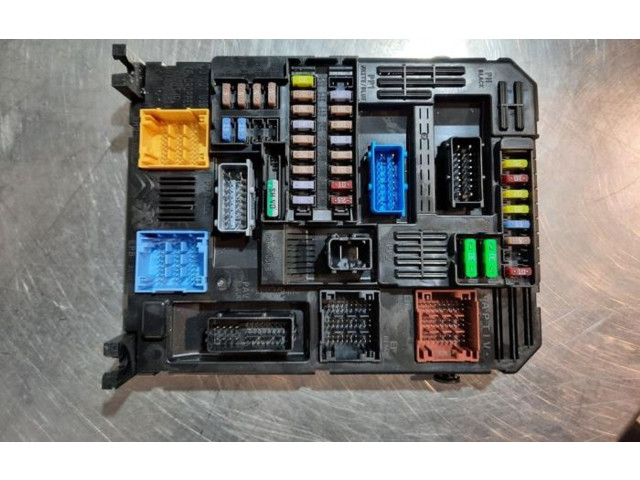 Блок предохранителей  9832881080   Peugeot 2008 II    