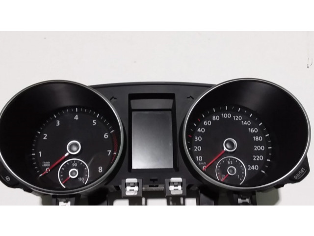 Панель приборов 5K0920870F   Volkswagen Golf VI       