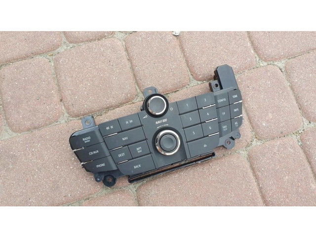 Радио/ проигрыватель CD/DVD / навигация