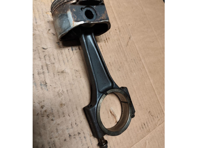  Поршень с шатуном    Jeep Cherokee III KJ  