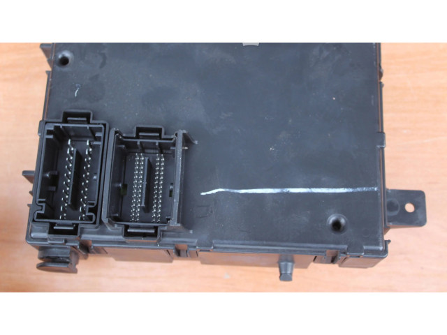 Блок предохранителей 13406374, 401154265 Opel Meriva B