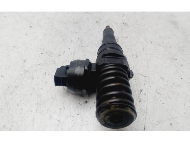 Форсунка 038130073AG    Volkswagen Jetta V   