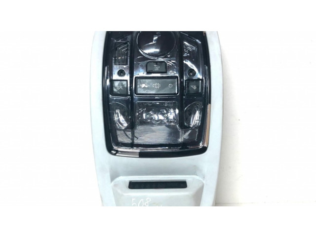 Фонарь освещения передних мест