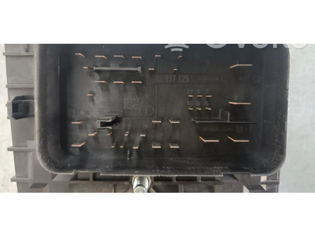 Блок предохранителей 1K0937125 Volkswagen Jetta V