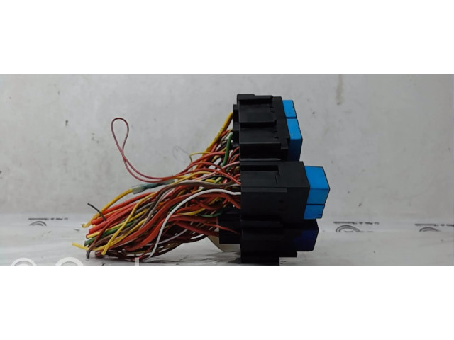 Блок предохранителей 243809584R Dacia Duster II