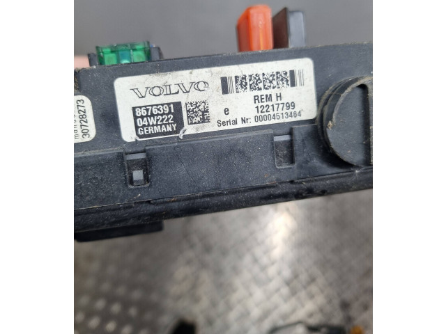 Блок предохранителей 8676391, 12217799   Volvo XC90    