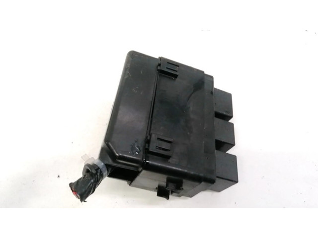 Блок предохранителей Mitsubishi Outlander