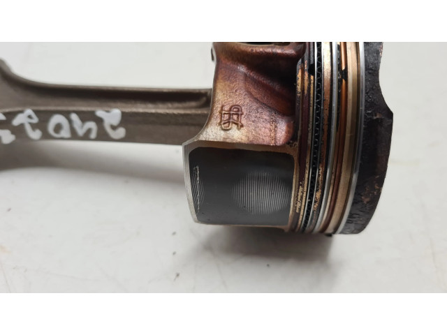 Поршень с шатуном 05E, 05EAB Skoda Kodiaq для бензинового двигателя 1.5