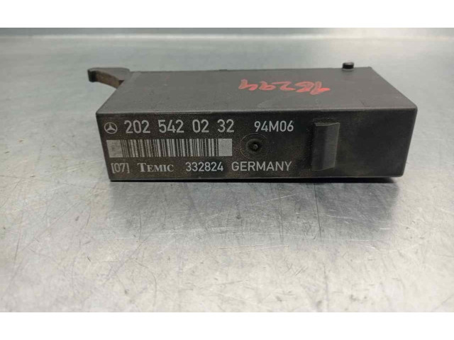 Pojistková skříňka 2025420232, 332824 Mercedes-Benz C W202 1994