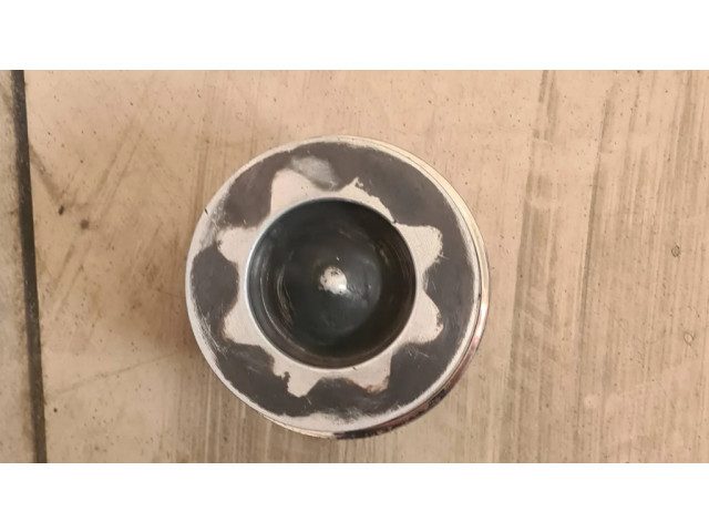 Píst 84l110 BMW 5 F10 F11 pro naftový motor 3.0