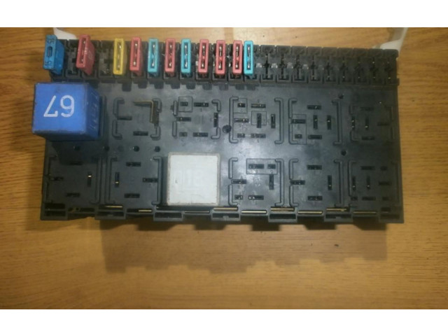 Блок предохранителей  357937039, 357937039   Volkswagen Golf III    