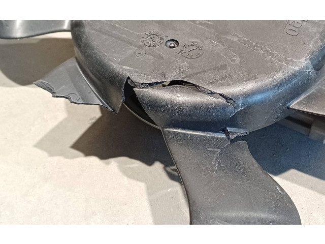 Вентилятор радиатора 8052M00000 Dacia Sandero