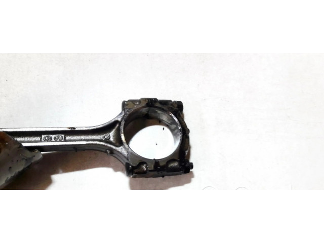 Поршень с шатуном Mitsubishi Carisma для бензинового двигателя 1.8