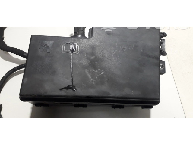 Блок предохранителей 8688040, 518818000 Volvo C30