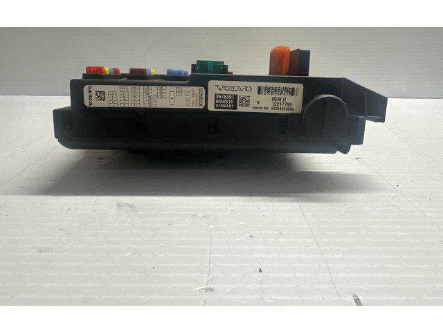 Блок предохранителей 8676391, 12217799   Volvo XC90    