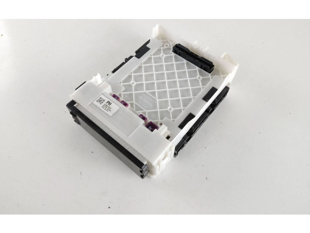   Pojistková skříňka 8273042840, 63589762   Toyota RAV 4 (XA50) 2021