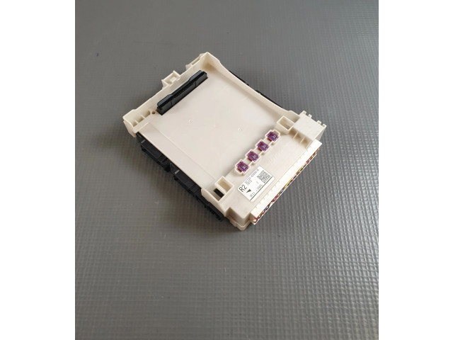 Pojistková skříňka Řídící jednotka BSM 8273042890 Toyota RAV 4 (XA50) 2020