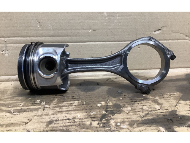 Píst 065DF Audi Q5 SQ5 cdu