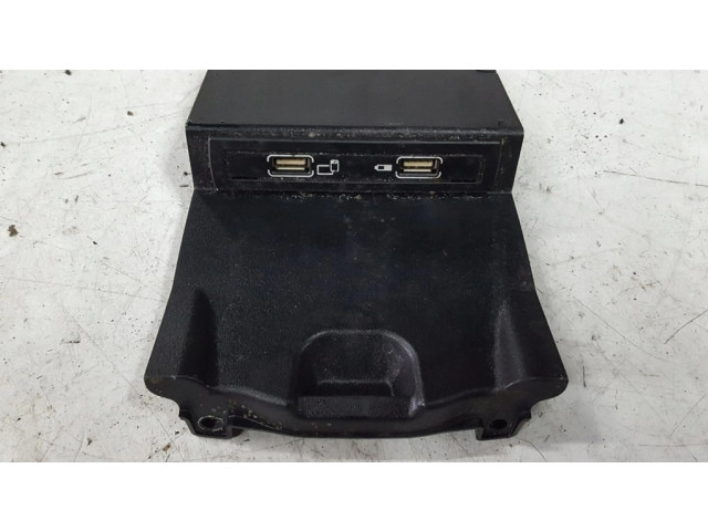 Другая деталь салона