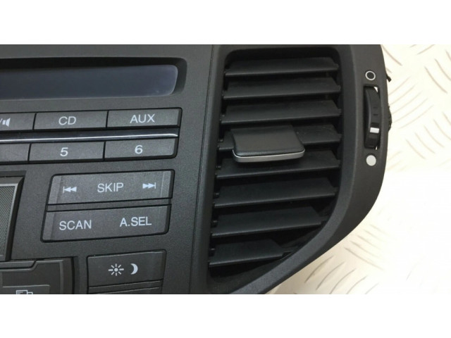 Радио/ проигрыватель CD/DVD / навигация