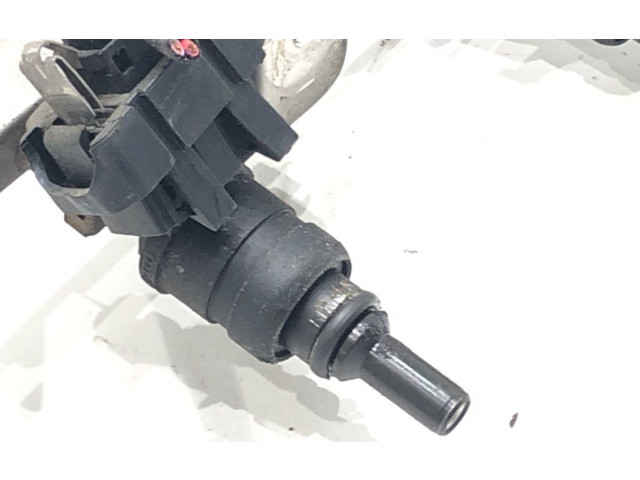 Топливная рампа 06A133317E   Audi A3 S3 8L  