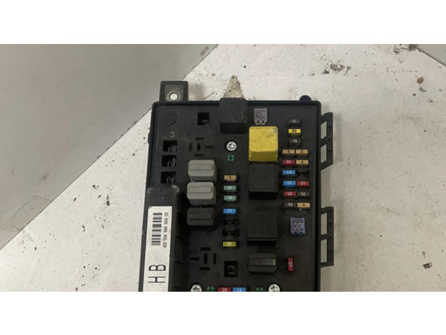 Pojistková skříňka 13206754 Opel Zafira B 2006