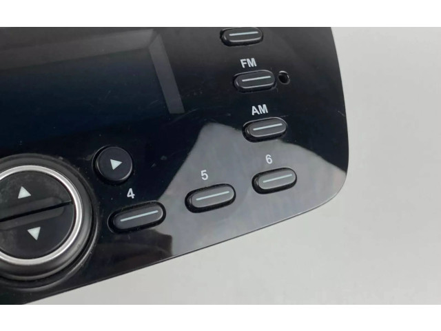 Радио/ проигрыватель CD/DVD / навигация