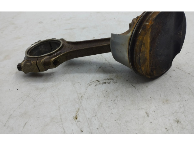  Поршень с шатуном    Maserati Quattroporte  