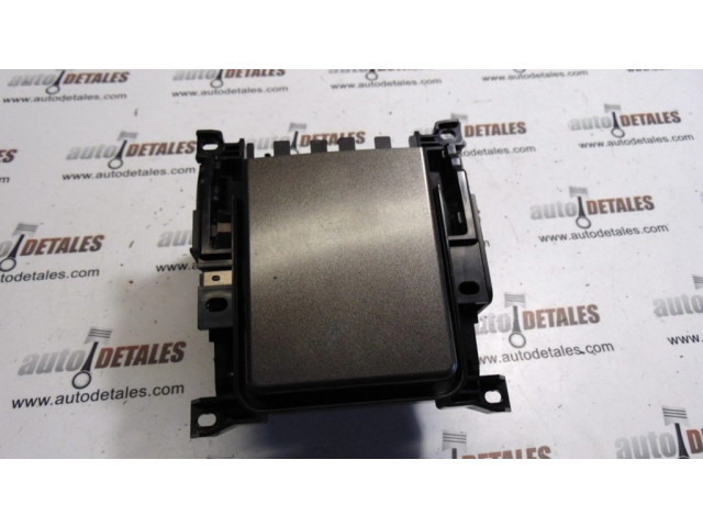 Передний держатель чашки