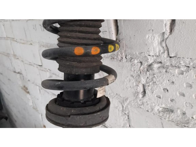 Передний амортизатор с пружиной