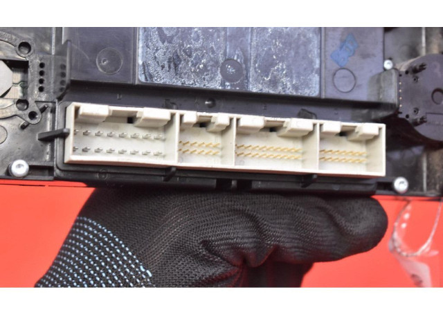 Блок управления климат-контролем    Skoda Superb B6 (3T)