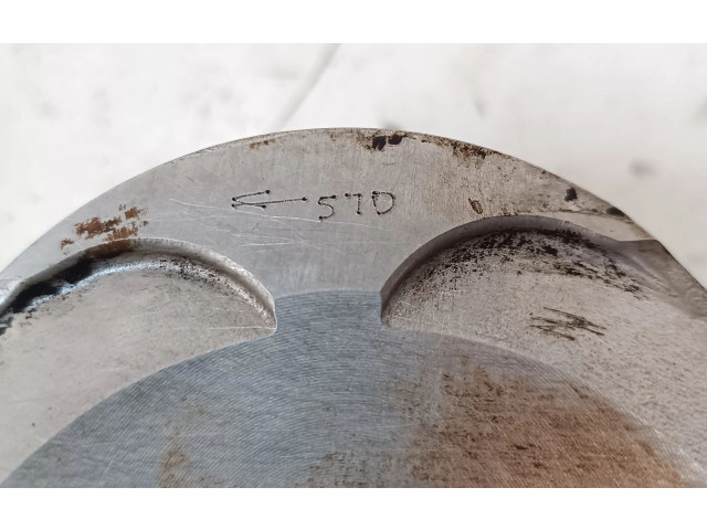 Píst Subaru Outback (BT)