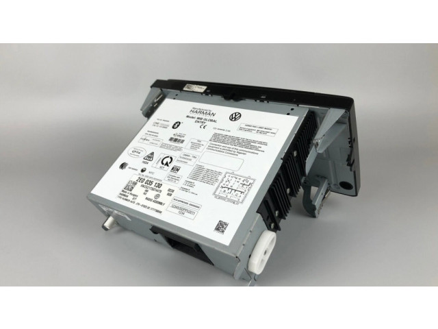 Радио/ проигрыватель CD/DVD / навигация