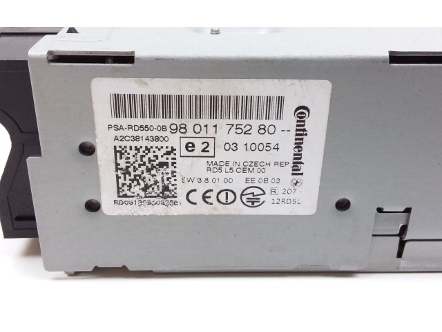 Радио/ проигрыватель CD/DVD / навигация