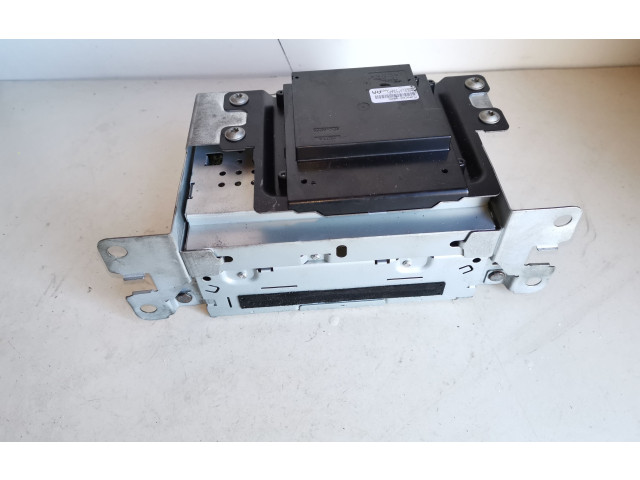 Радио/ проигрыватель CD/DVD / навигация