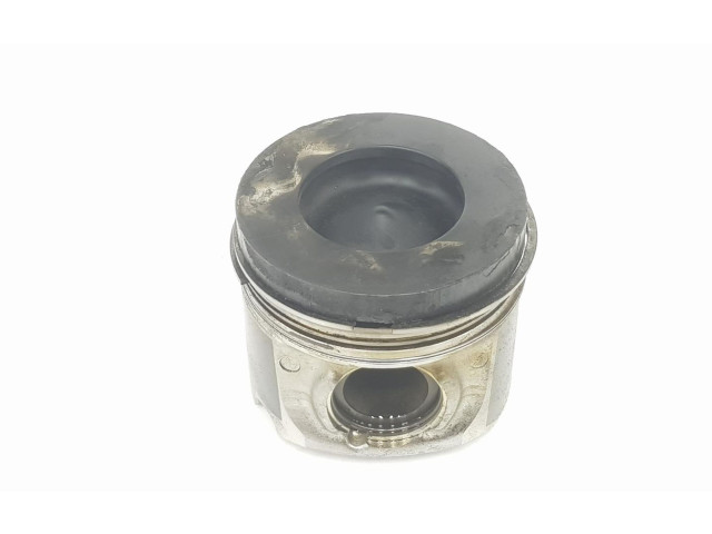 Píst 11257812585 BMW 5 F10 F11 3.0 N57D30A