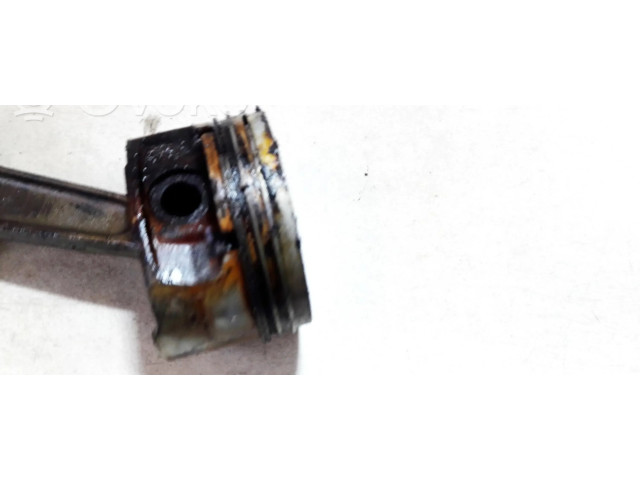 Píst Citroen Xsara pro benzínový motor 1.6