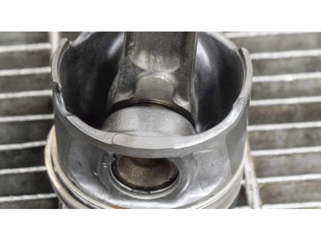 Píst 121008820R, 120A16959R   Dacia Sandero  pro naftový motor 1.5 K9K 612 