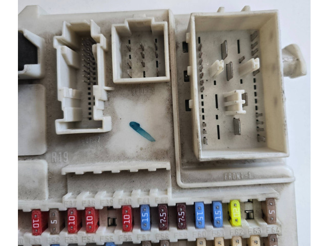 Блок предохранителей 31254903, 519096804   Volvo C30    